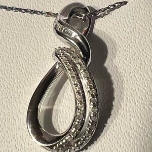 NIB Elegant Diamond and Sterling Silver Pendant Necklace Chain 18”